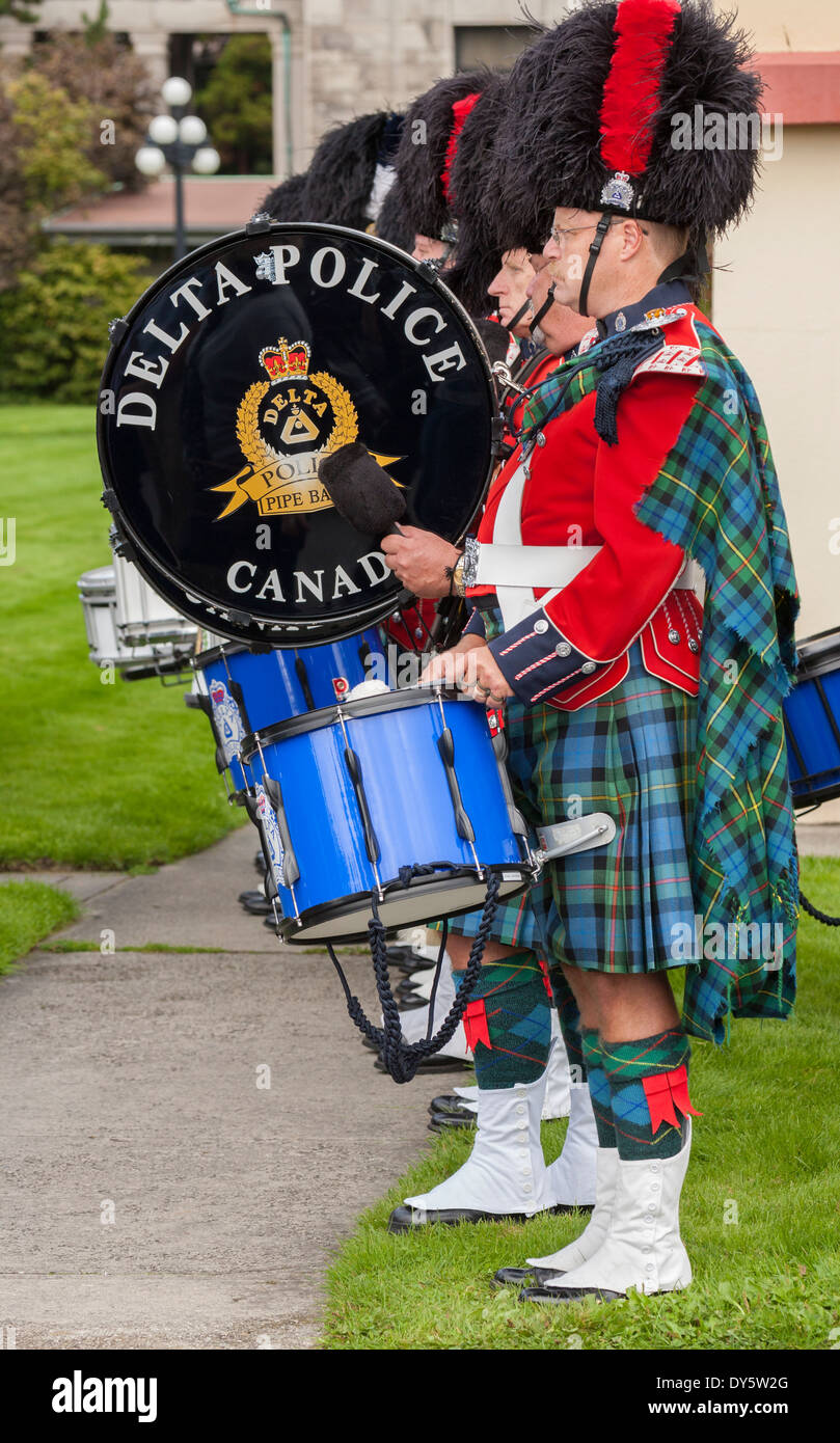 Jährliche Polizisten Memorial marschieren mit Trommler zu Ehren der getöteten Kameraden-Victoria, British Columbia, Kanada. Stockfoto