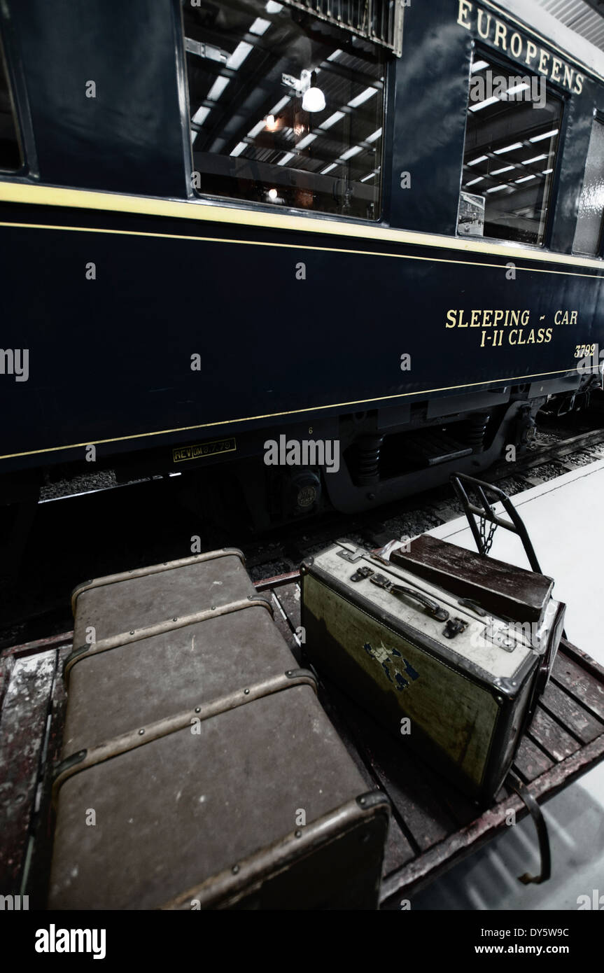 Bahn-Wagen im National Railway Museum Shildon Reise Gepäck Fällen Wagen Koffer Stockfoto