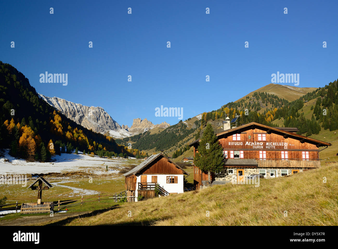 Micheluzzi Almhütte mit Duron-Tal, Duron-Tal, Fassatal, Rosengarten, Dolomiten, UNESCO World Heritage Site tun Stockfoto