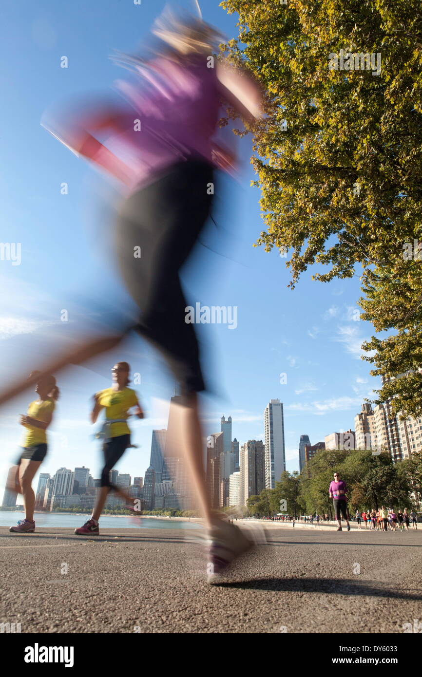 Die Hancock Tower und der Innenstadt von Skyline vom Lake Michigan und Chicago, Illinois, Vereinigte Staaten von Amerika, Nordamerika Stockfoto