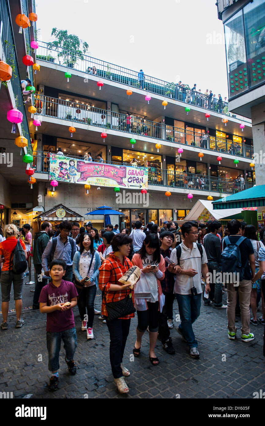 Insadong-Gil Einkaufsviertel entfernt, Seoul, Südkorea, Asien Stockfoto