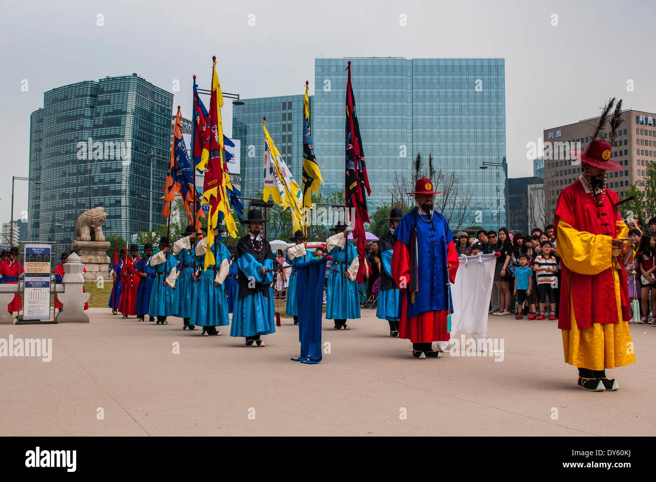 Zeremonielle Wechsel der Wache, Gyeongbokgung-Palast, Seoul, Südkorea, Asien Stockfoto