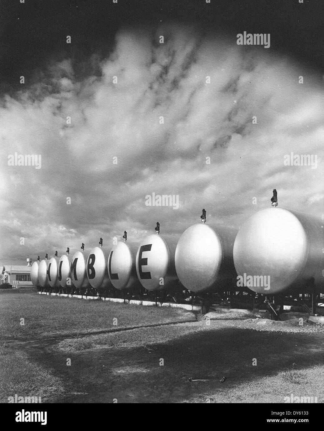 [Wyatt Metall & Kessel arbeitet bei Tomball Raffinerie von Humble Oil and Refining Company] Stockfoto