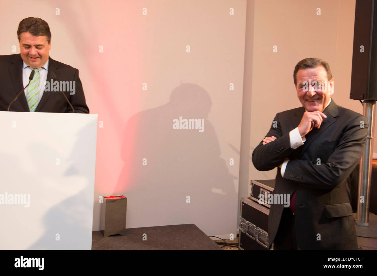 Gerhard Schroeder Und Sigmar Gabriel Beim Empfang Zum 70. Geburtstag von Gerhard Schröder Im Restaurant Sarah Wiener Im Hamburger Bahnhof. Berlin, 06.04.2014 Stockfoto