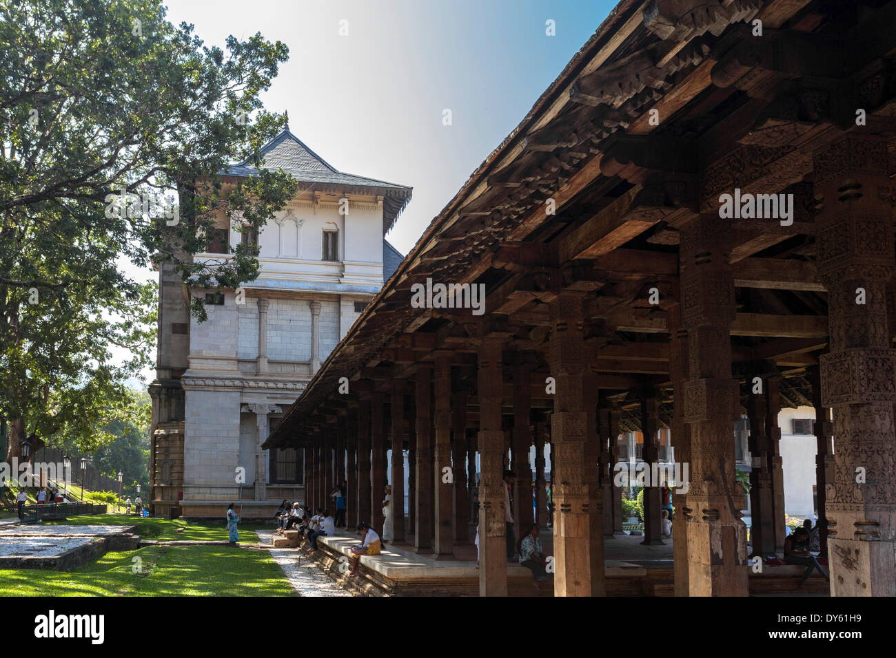 Die Steinsäulen des open Airs Audienzsaal, Tempel der Zahntempel, der UNESCO, Kandy, Sri Lanka, Asien Stockfoto