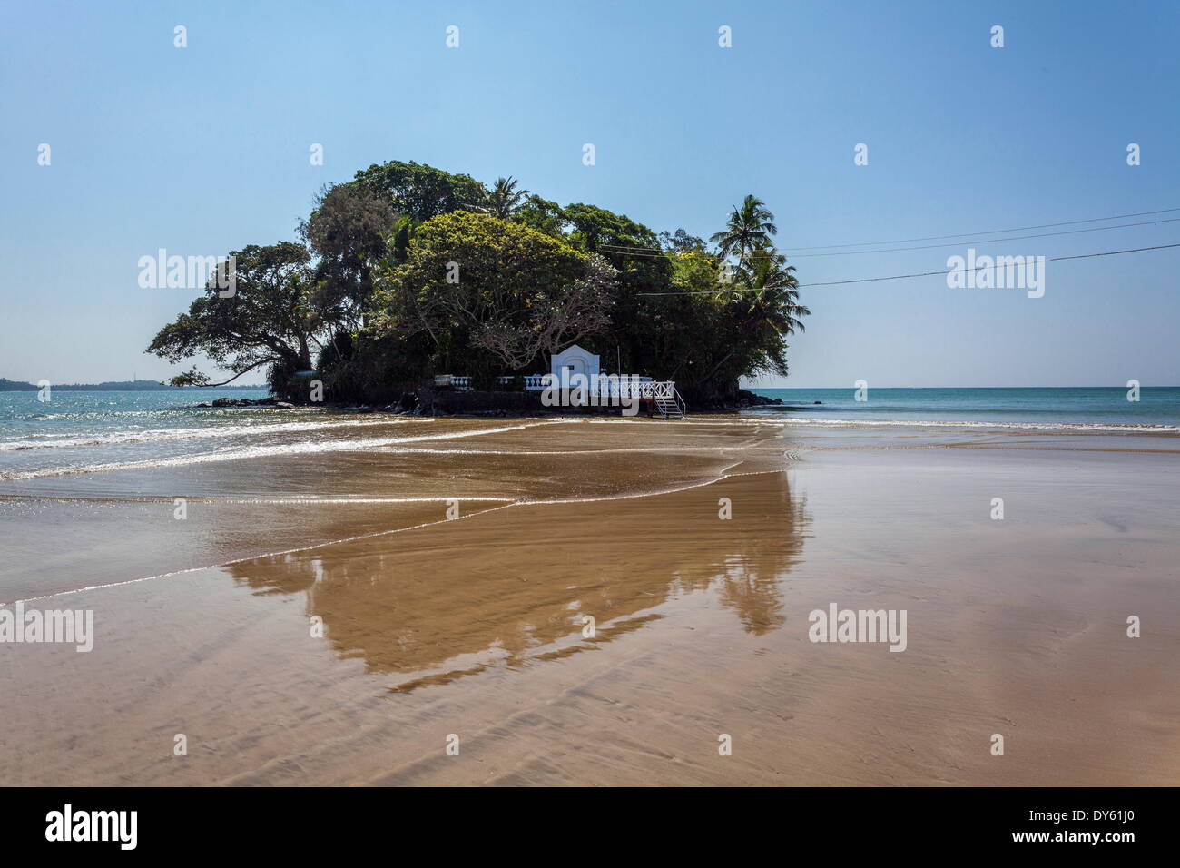 Taprobane Insel bei Ebbe, Weligama, Sri Lanka, Indischer Ozean, Asien Stockfoto
