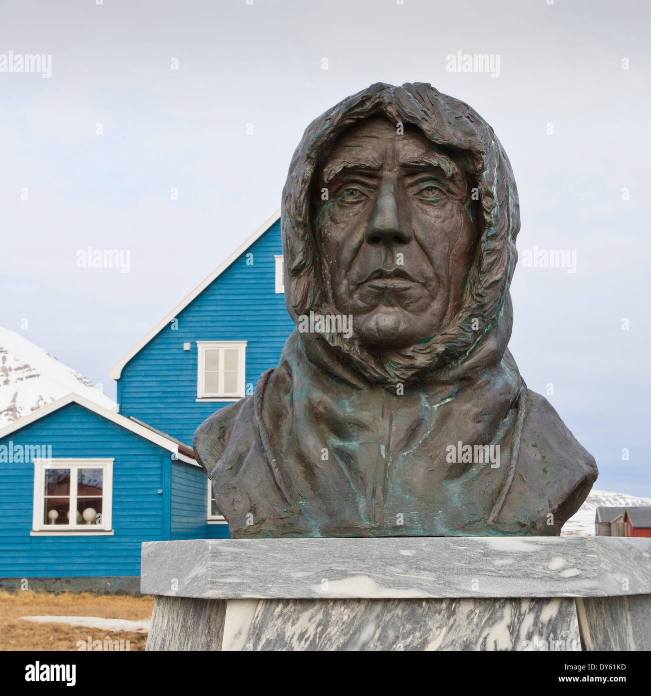 Statue von Roald Amundsen, Ny Alesund, Spitzbergen (Svalbard), Arktis, Norwegen, Skandinavien, Europa Stockfoto