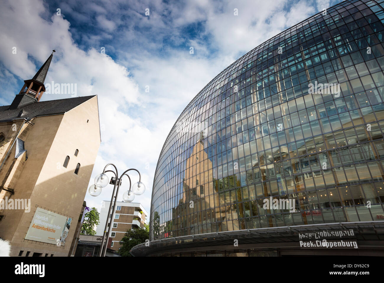 Weltstadthaus, globale Stadt, Gebäude, wurde Gehäuse eines Kaufhauses in Köln, von Renzo Piano entworfen und im Jahr 2005 abgeschlossen. Stockfoto