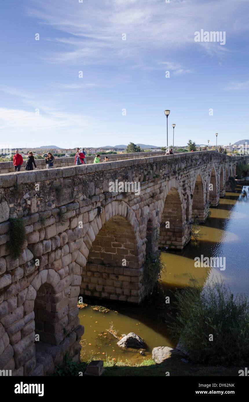 Puente Romano (Römerbrücke) in Merida, UNESCO-Weltkulturerbe, Badajoz, Extremadura, Spanien, Europa Stockfoto