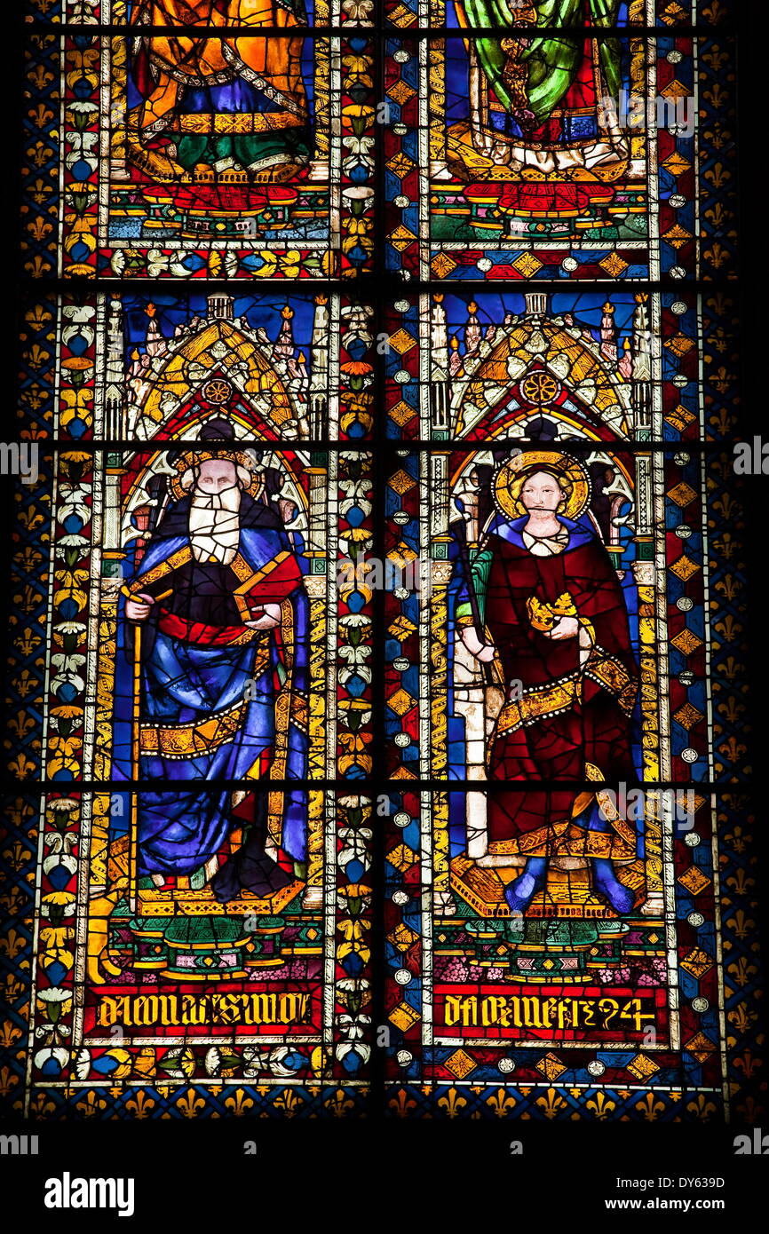 Glasfenster in der Basilika di Santa Maria del Fiore (Florenz Kathedrale), der UNESCO, Florenz, Toskana, Italien Stockfoto