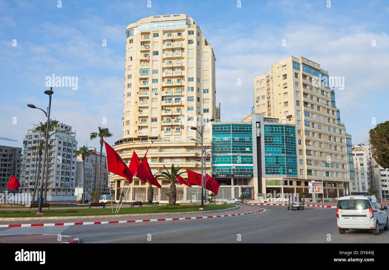 Tanger, Marokko - 22. März 2014: Moderne Gebäude auf Avenue Mohammed VI im neuen Teil der Stadt Tanger, Marokko Stockfoto