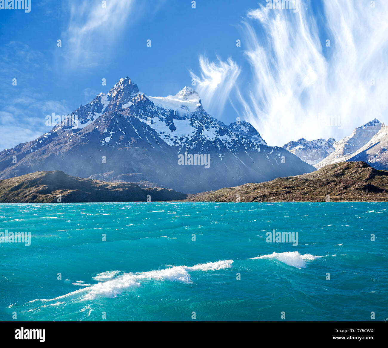 Pehoe Bergsee Los Cuernos (The Horns), Nationalpark Torres del Paine, Chile. Stockfoto