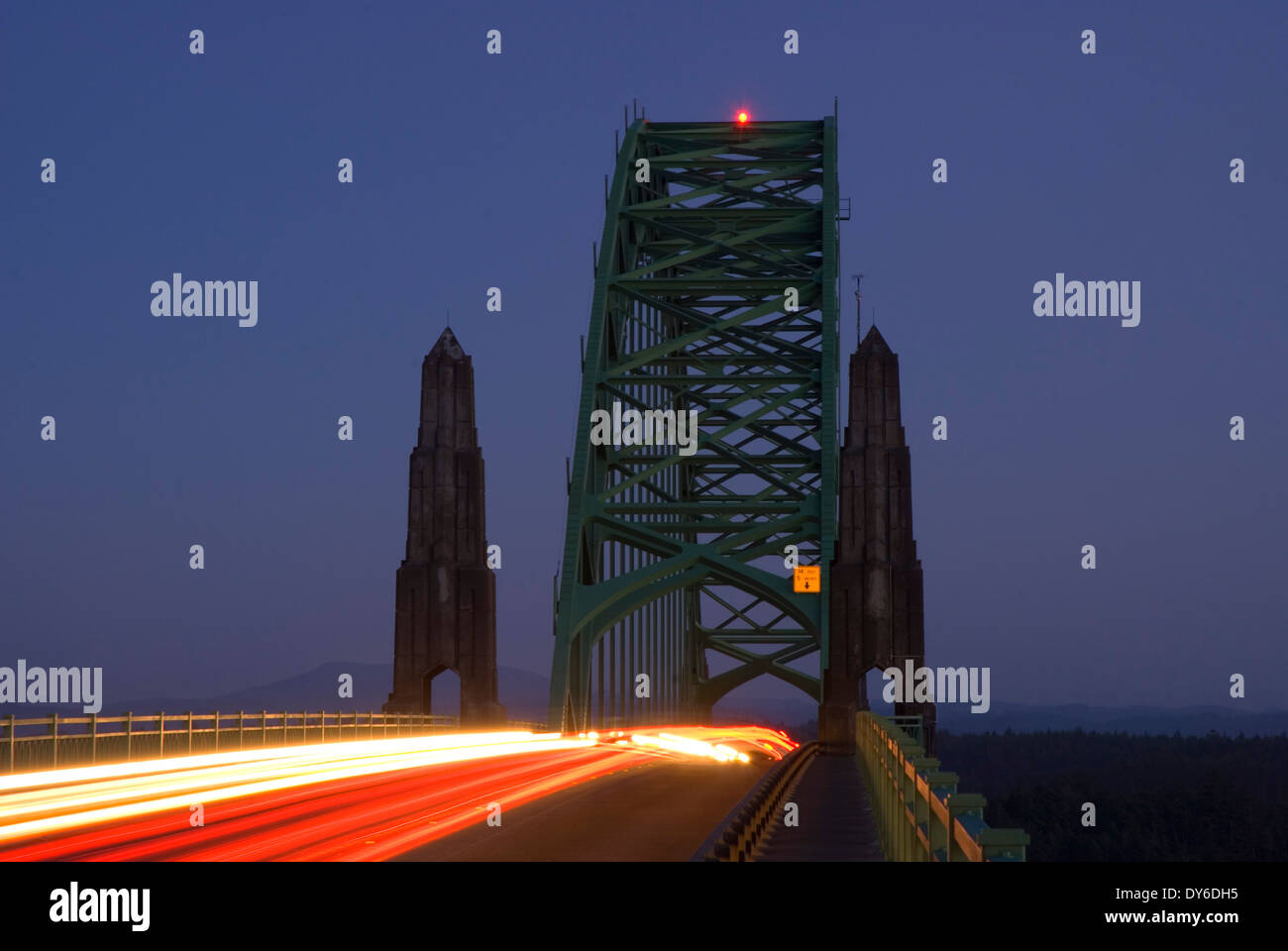 Yaquina Bay Bridge Nacht, Newport, Oregon Stockfoto