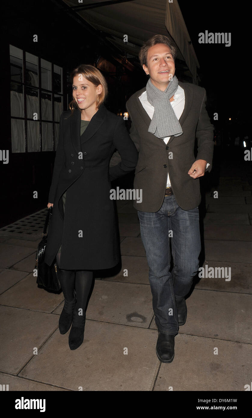 Prinzessin Beatrice und ihr Freund Dave Clark verlassen Lou Lou s Private Member ClubFeaturing: Prinzessin Beatrice, Dave Clark Where: London United KingdomWhen: 13. Dezember 2012 Stockfoto