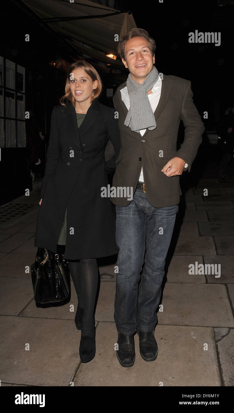 Prinzessin Beatrice und ihr Freund Dave Clark verlassen Lou Lou s Private Member ClubFeaturing: Prinzessin Beatrice, Dave Clark Where: London United KingdomWhen: 13. Dezember 2012 Stockfoto