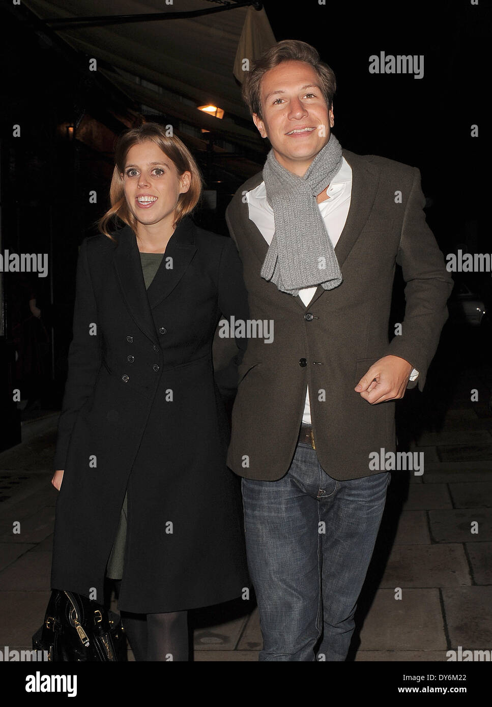 Prinzessin Beatrice und ihr Freund Dave Clark verlassen Lou Lou s Private Member ClubFeaturing: Prinzessin Beatrice, Dave Clark Where: London United KingdomWhen: 13. Dezember 2012 Stockfoto