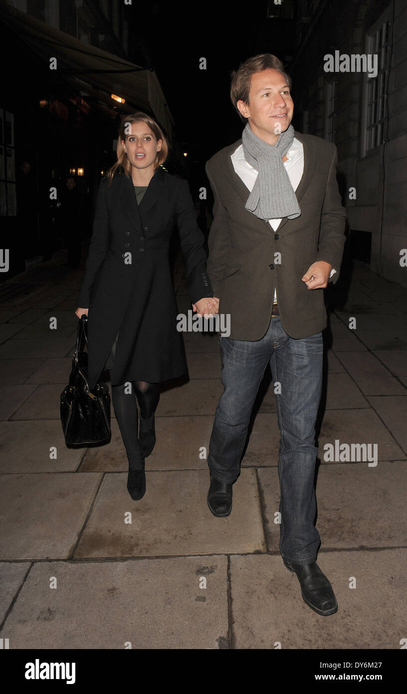 Prinzessin Beatrice und ihr Freund Dave Clark verlassen Lou Lou s Private Member ClubFeaturing: Prinzessin Beatrice, Dave Clark Where: London United KingdomWhen: 13. Dezember 2012 Stockfoto