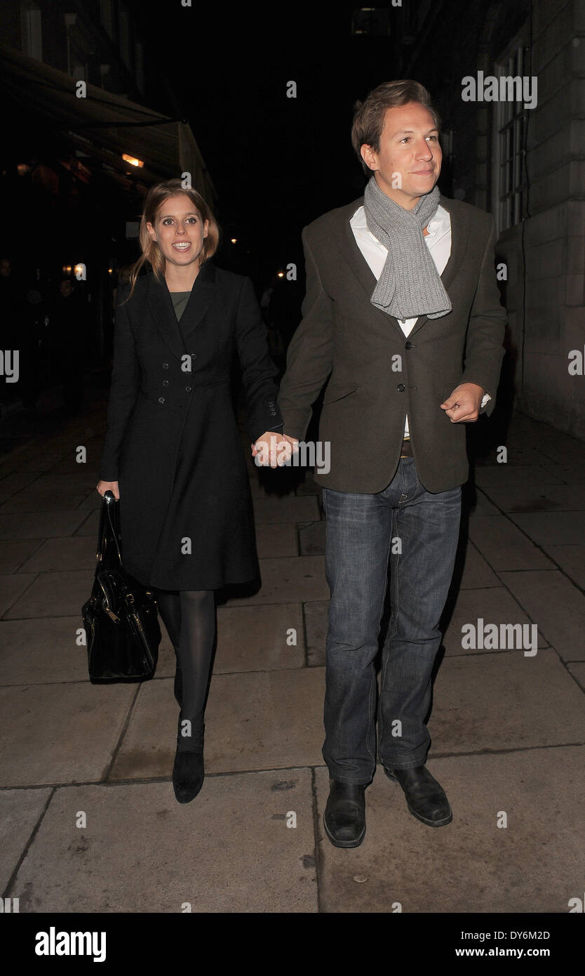 Prinzessin Beatrice und ihr Freund Dave Clark verlassen Lou Lou s Private Member ClubFeaturing: Prinzessin Beatrice, Dave Clark Where: London United KingdomWhen: 13. Dezember 2012 Stockfoto