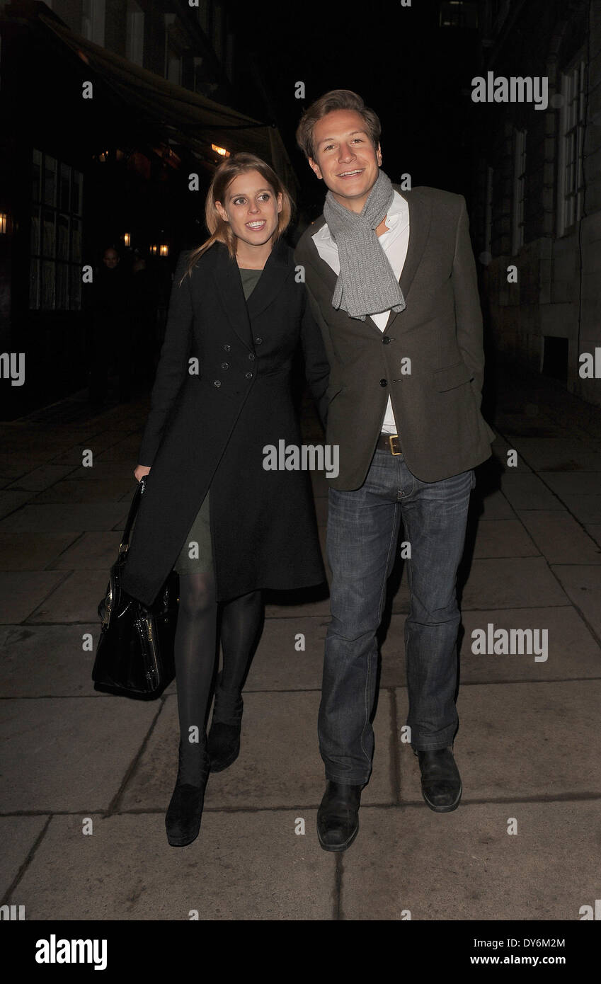 Prinzessin Beatrice und ihr Freund Dave Clark verlassen Lou Lou s Private Member ClubFeaturing: Prinzessin Beatrice, Dave Clark Where: London United KingdomWhen: 13. Dezember 2012 Stockfoto