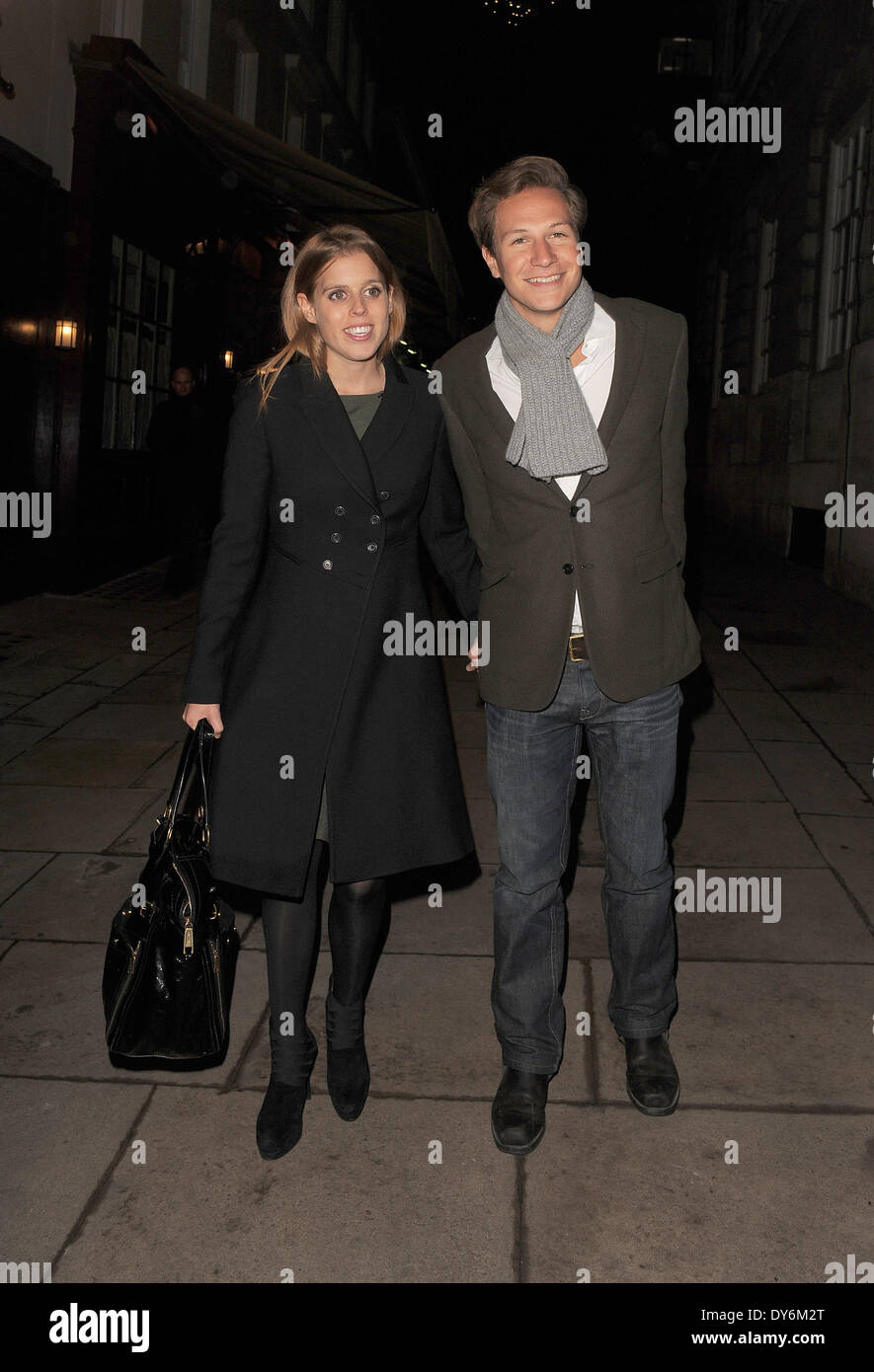 Prinzessin Beatrice und ihr Freund Dave Clark verlassen Lou Lou s Private Member ClubFeaturing: Prinzessin Beatrice, Dave Clark Where: London United KingdomWhen: 13. Dezember 2012 Stockfoto