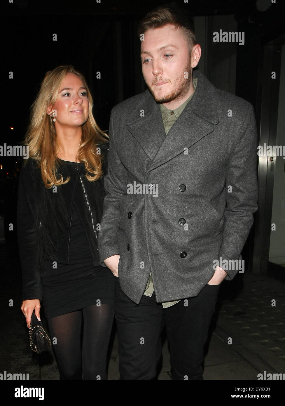 James Arthur und Kimberley Garner verlassen Hakkasan TogetherFeaturing: James Arthur, Kimberley Garner wo: London United KingdomWhen: 16. Dezember 2012 Stockfoto