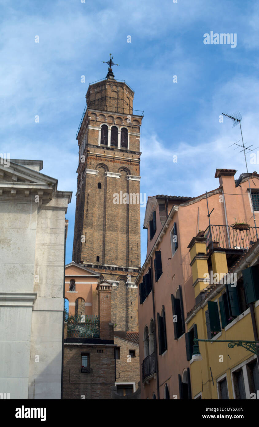 Venedig schiefen turm -Fotos und -Bildmaterial in hoher Auflösung – Alamy