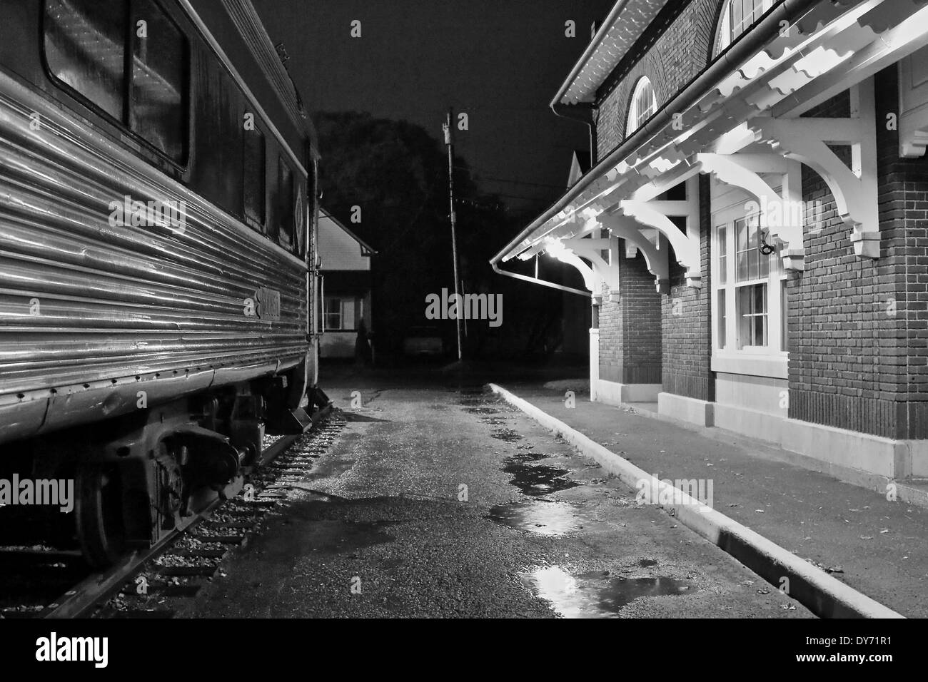 Bahnhof in der Nacht in Rockland, Maine, Nachtaufnahme Stockfoto