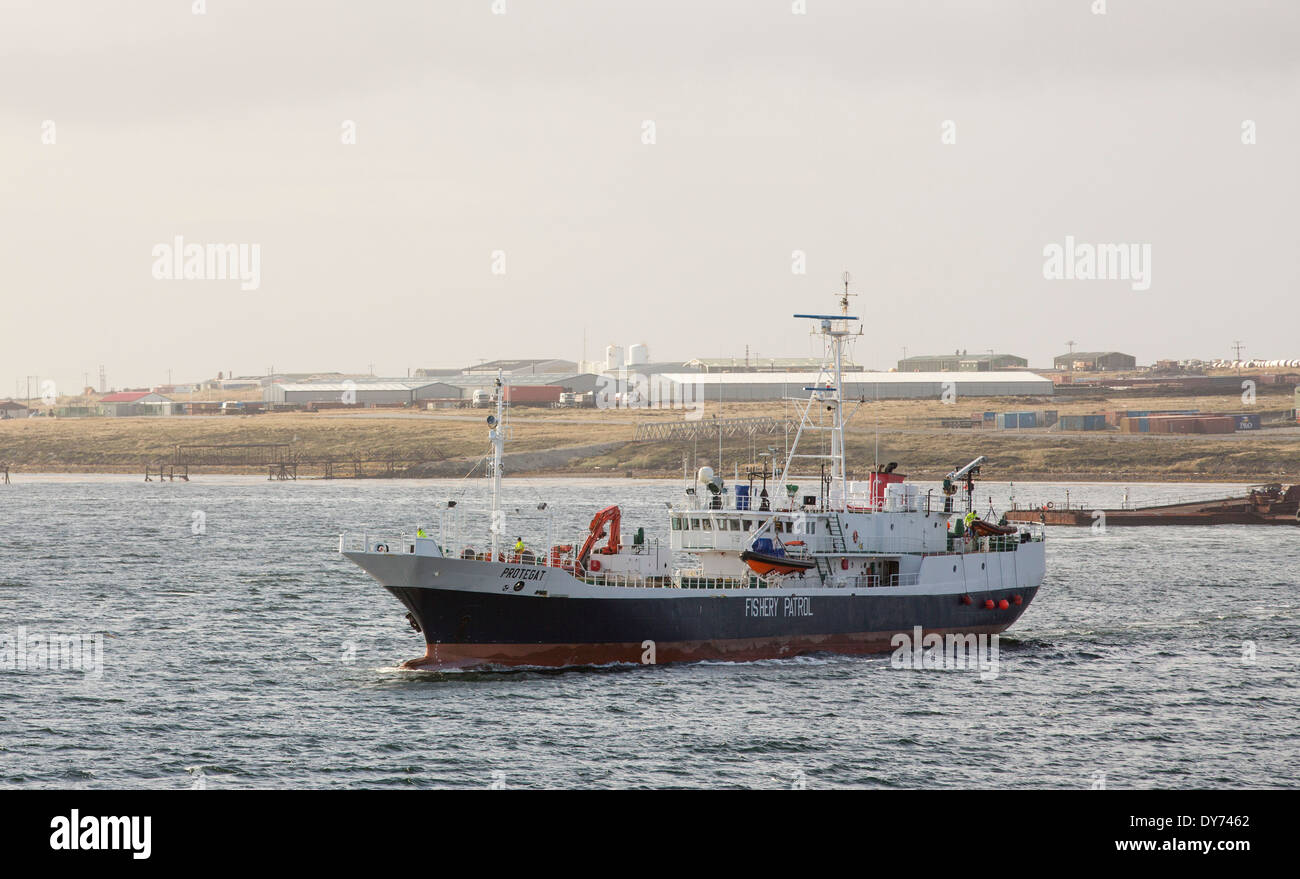 Fischerei-Patrouillenboot verlässt Port Stanley auf den Falklandinseln, die territoriale Warers für illegale Fischerei zu patrouillieren. Stockfoto