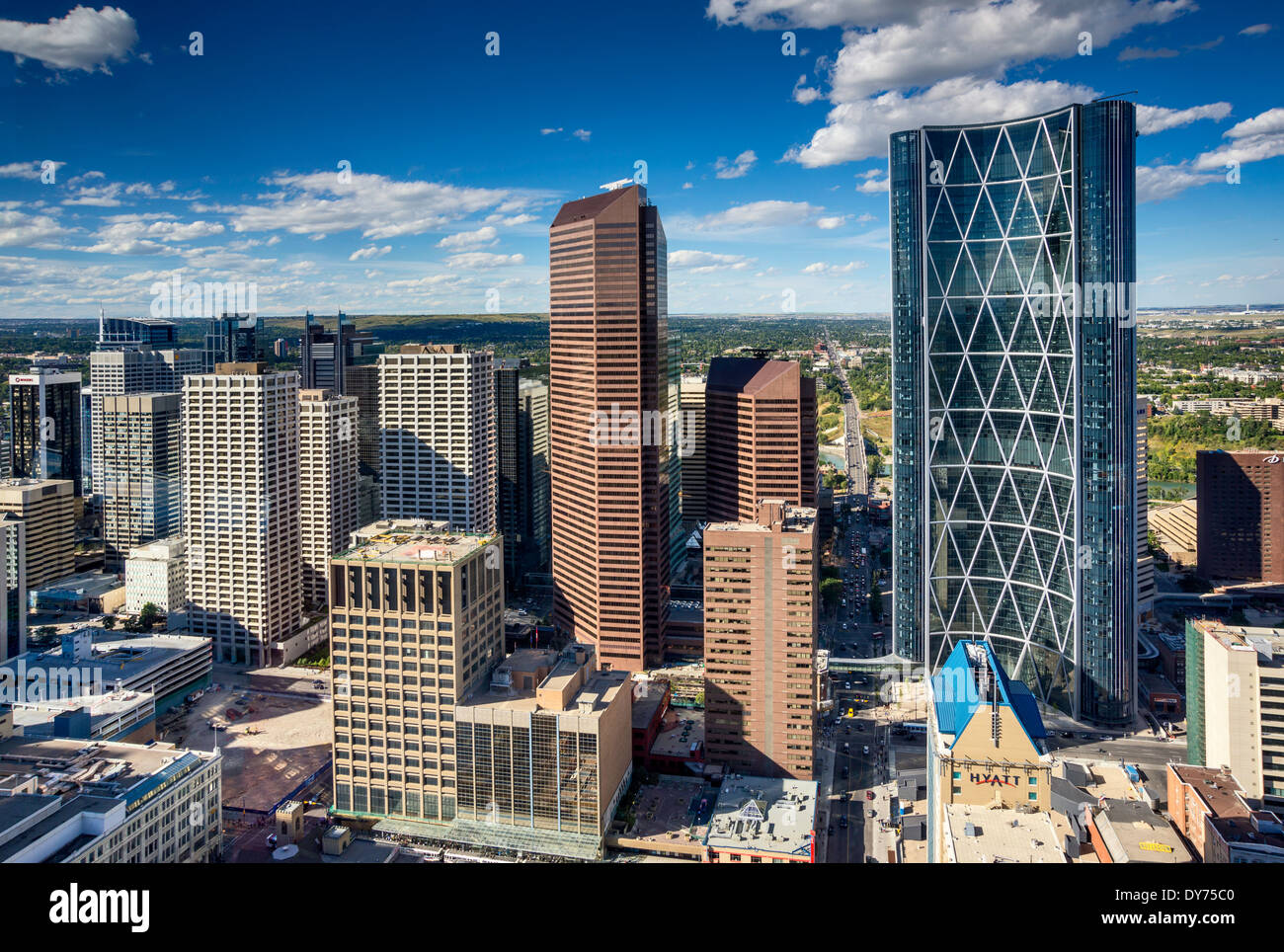 Die Innenstadt von Calgary, The Bow, Stadt höchste Gebäude rechts, Blick aus dem Fenster der Calgary Tower, Calgary, Alberta, Kanada Stockfoto