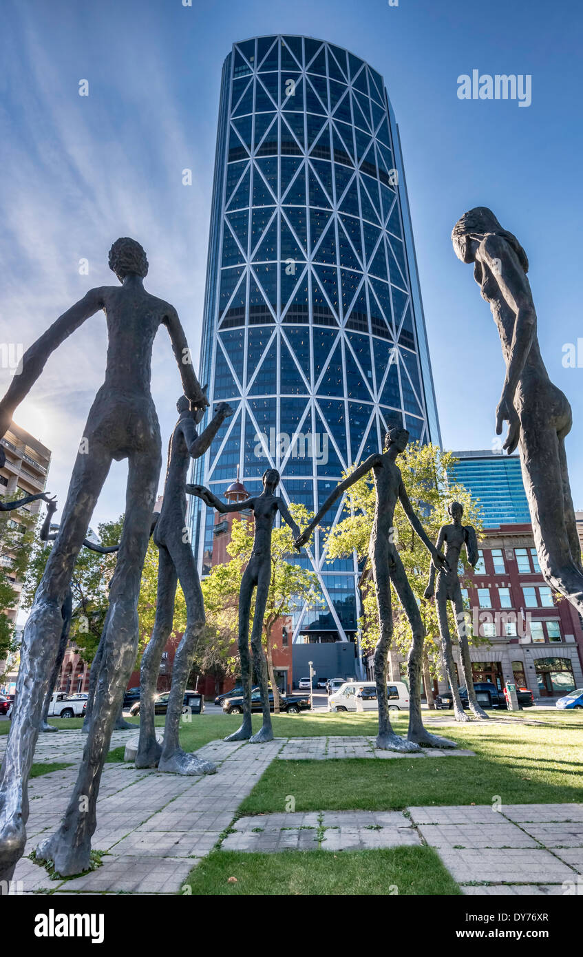 Der Familienvater, Skulpturen von Mario Armengol, The Bow, Calgary höchste Büroturm, Innenstadt von Calgary, Alberta, Kanada Stockfoto