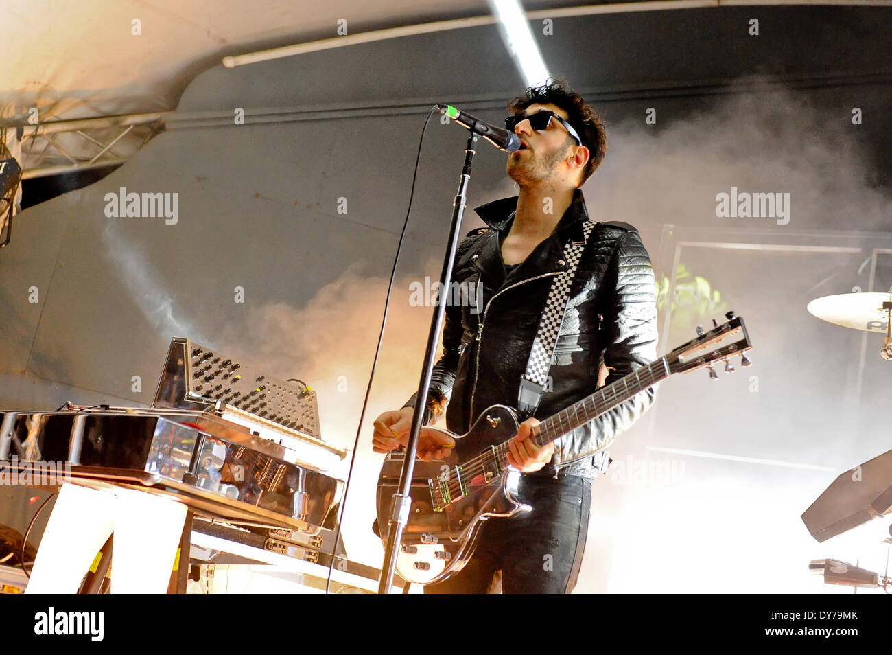 Austin, Texas, USA. 7. April 2014. David Macklovitch führt aka "Dave 1" von Chromeo in Konzert in der Stubb am 7. April 2014 in Austin, Texas. (Foto von Manuel Nauta/NurPhoto) © Manuel Nauta/NurPhoto/ZUMAPRESS.com/Alamy Live-Nachrichten Stockfoto