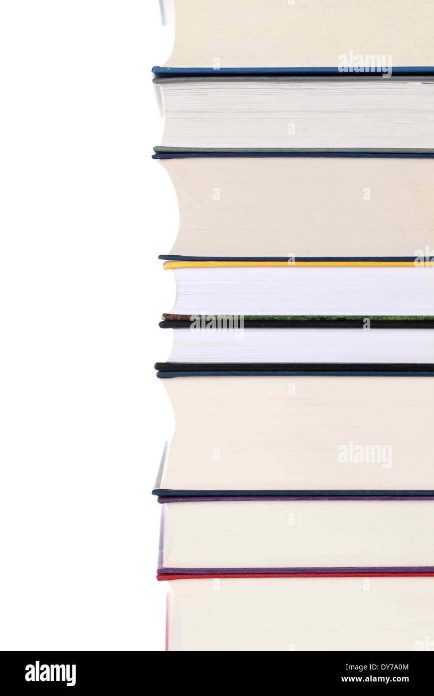 Bücher in einem Stapel, isoliert auf weißem Hintergrund Stockfoto