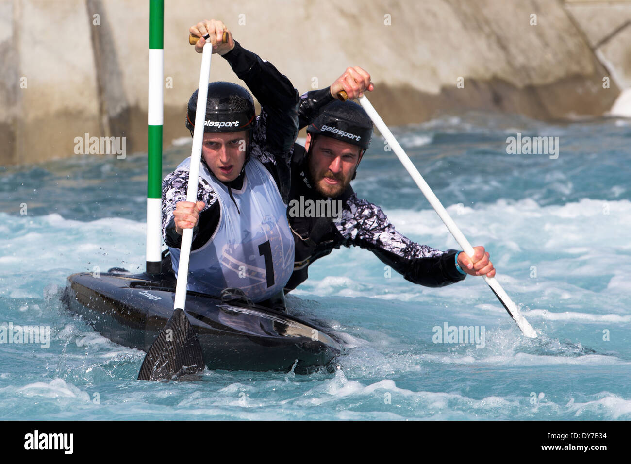 Rhys Davies & Matt Lister, Halbfinale C2 Herren GB Kanu Slalom 2014 Auswahl Studien Lee Valley White Water Centre, London, UK Stockfoto