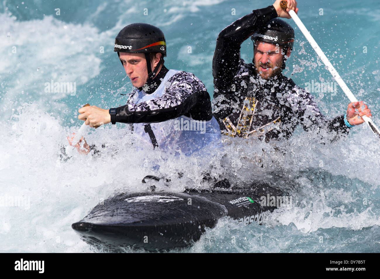 Rhys Davies & Matt Lister, Halbfinale C2 Herren GB Kanu Slalom 2014 Auswahl Studien Lee Valley White Water Centre, London, UK Stockfoto