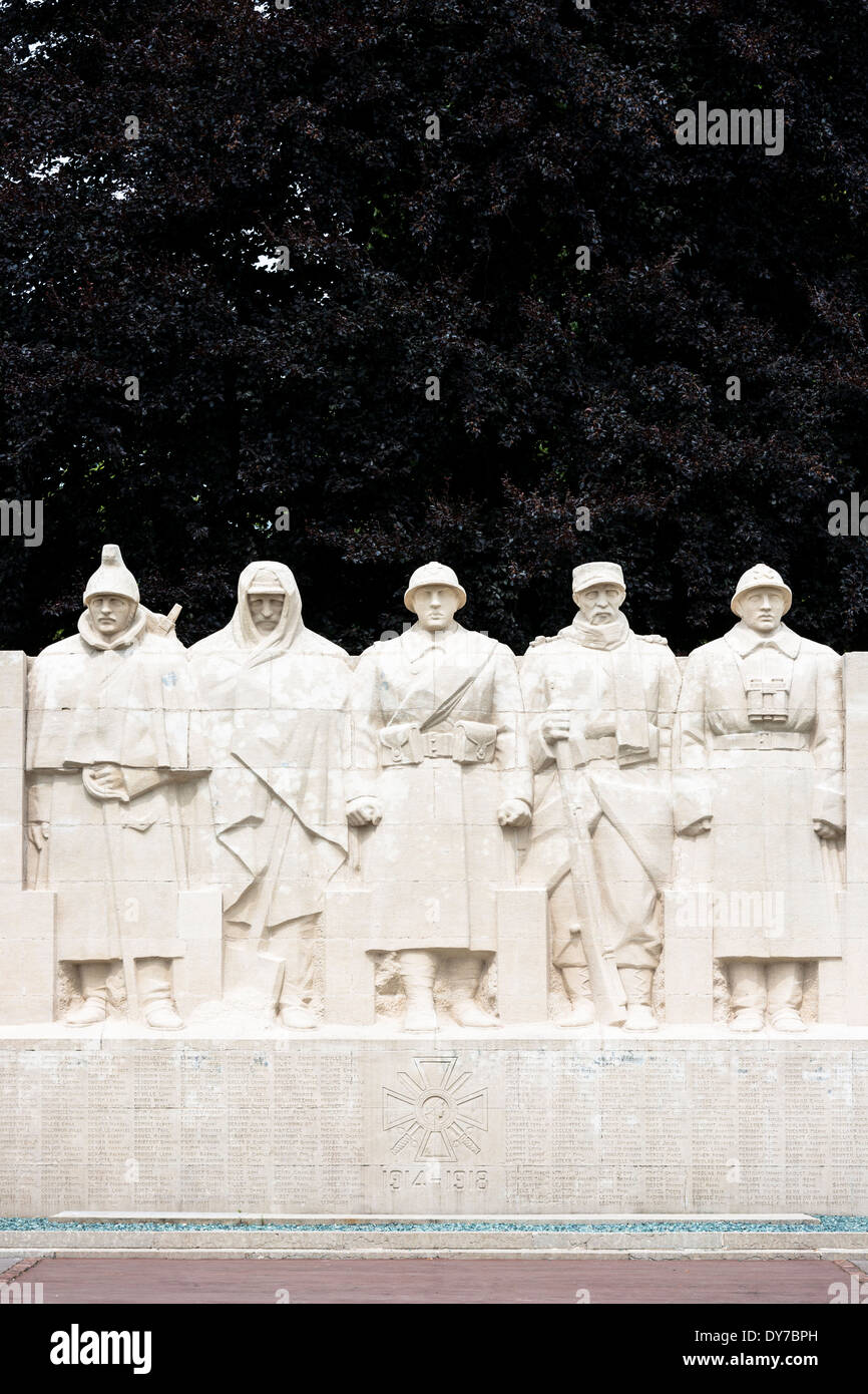 Welt ein Kriegsdenkmal für Söhne von Verdun - Artillerie, Territorial, Infanterie, Kavallerie, Kolonial- und benannte toten Soldaten, Frankreich Stockfoto