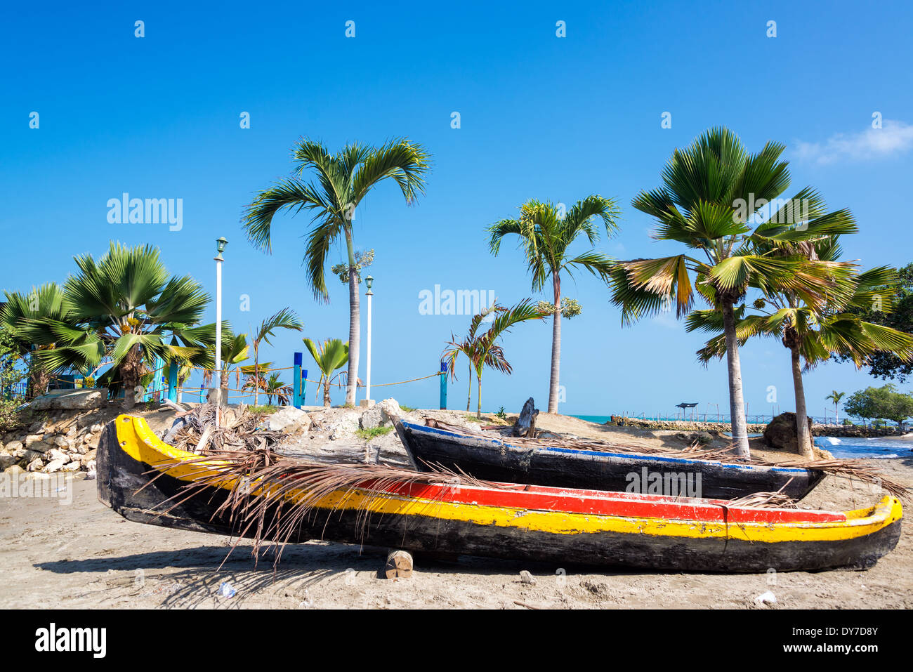 Kanus am Strand von Tolu, Kolumbien Stockfoto