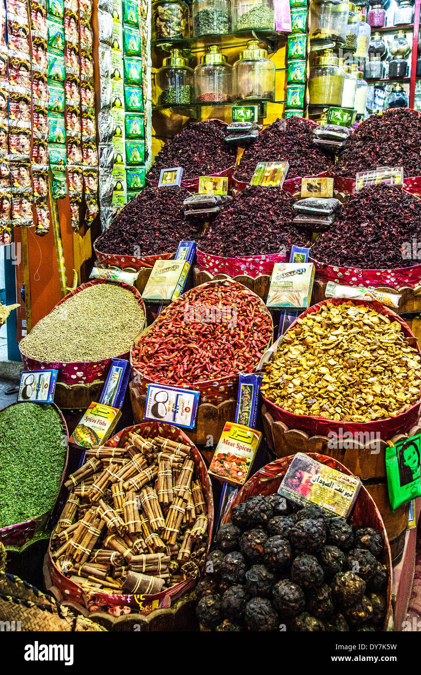 Nahaufnahme einer Gewürz-Stall am Nachtmarkt oder Souk in Luxor, Ägypten Stockfoto
