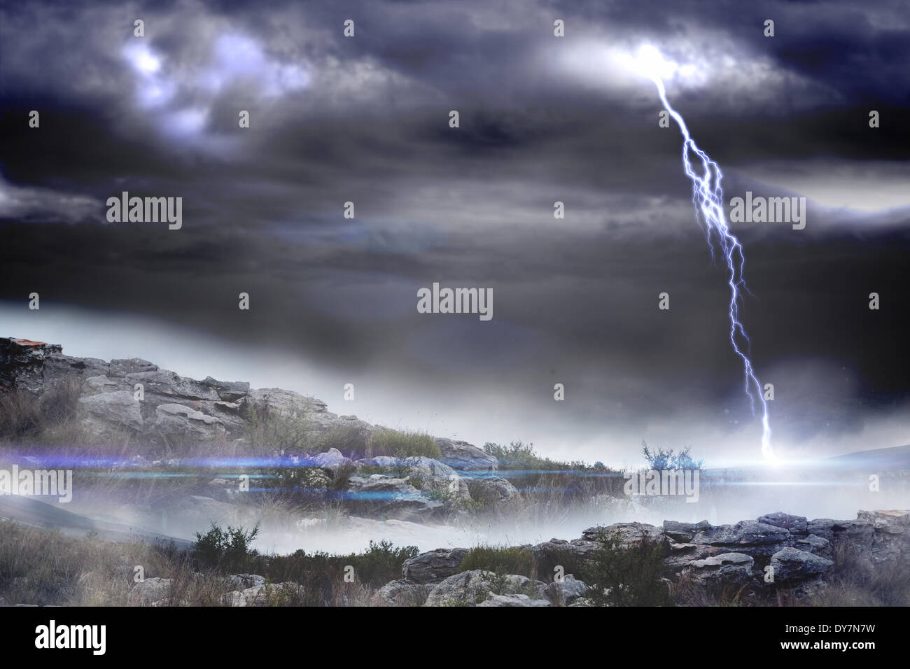 Stürmische Landschaft mit Blitz Stockfoto