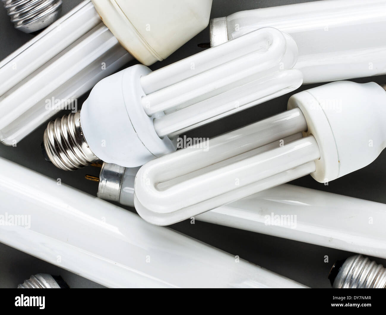 Verbrauchten Leuchtstofflampen und Energiesparlampen, Entsorgung in Erwartung Stockfoto