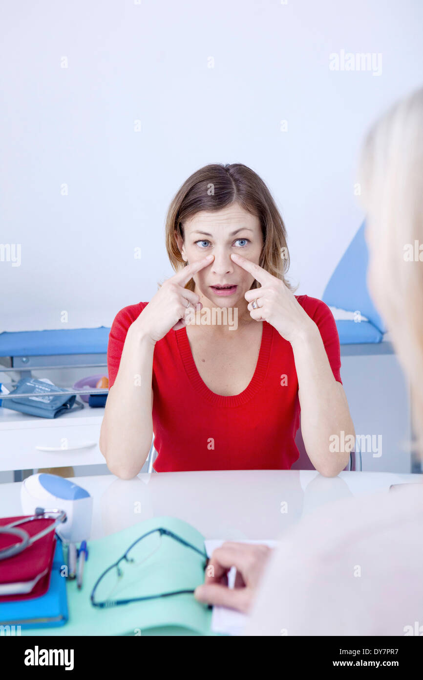 Beratung, Frau Schmerzen Stockfoto
