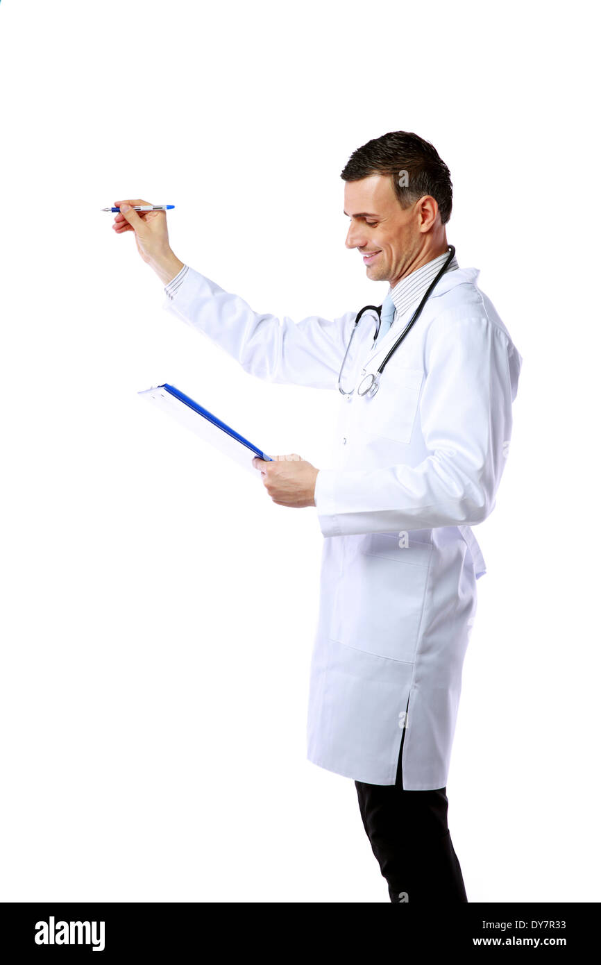 Mann Arzt schreiben mit Stift auf Exemplar und wenn Sie mit Zwischenablage auf weißem Hintergrund Stockfoto