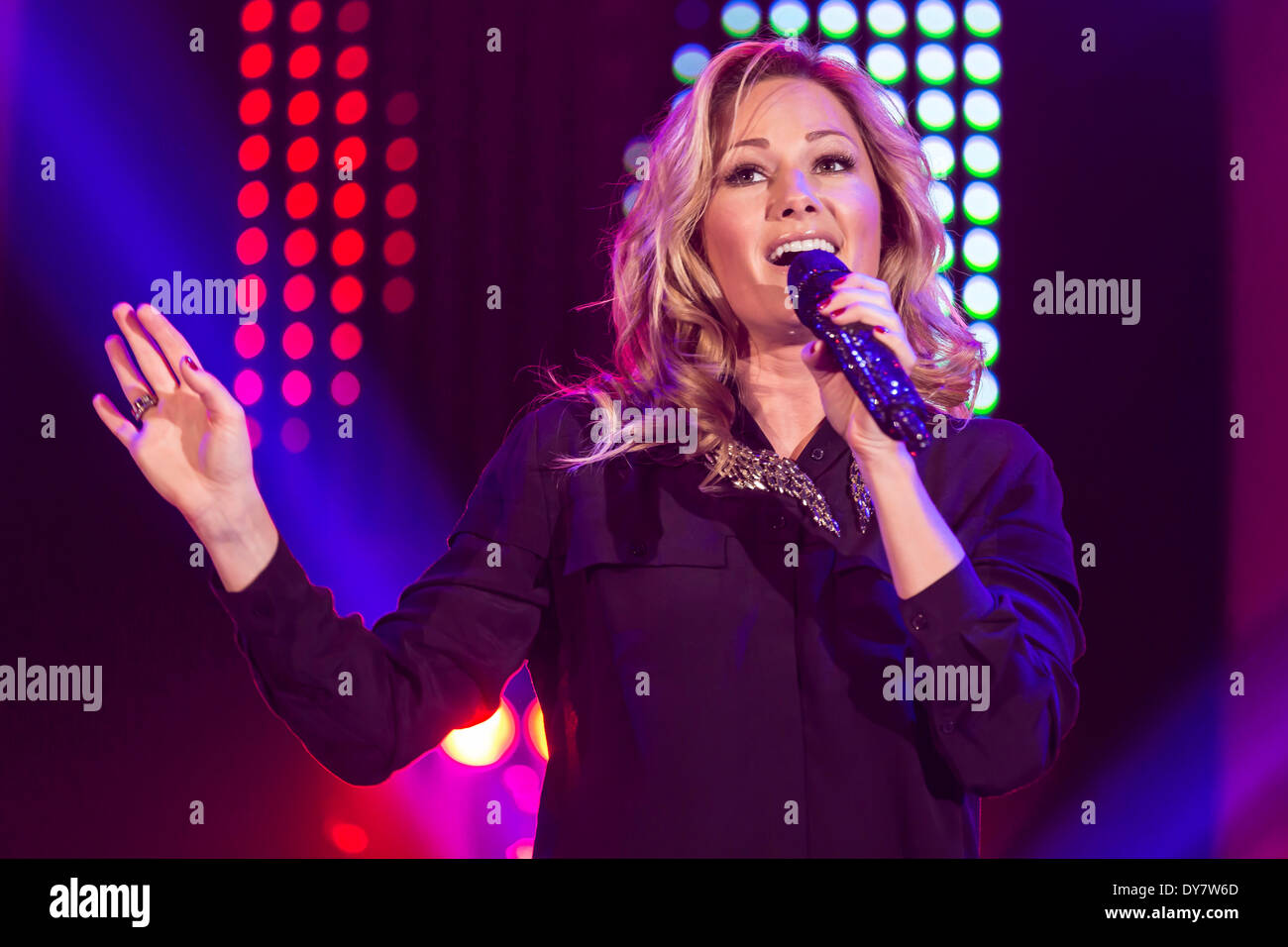 Deutsche Pop-Sängerin Helene Fischer live auf dem Schlager-Nacht Konzert,  Luzern, Schweiz Stockfotografie - Alamy