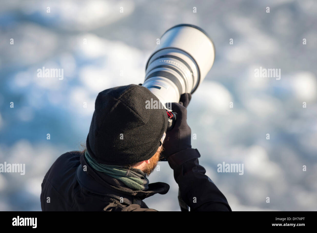Fotograf mit einem Teleobjektiv, Spitzbergen-Island, Spitzbergen, Svalbard und Jan Mayen, Norwegen Stockfoto