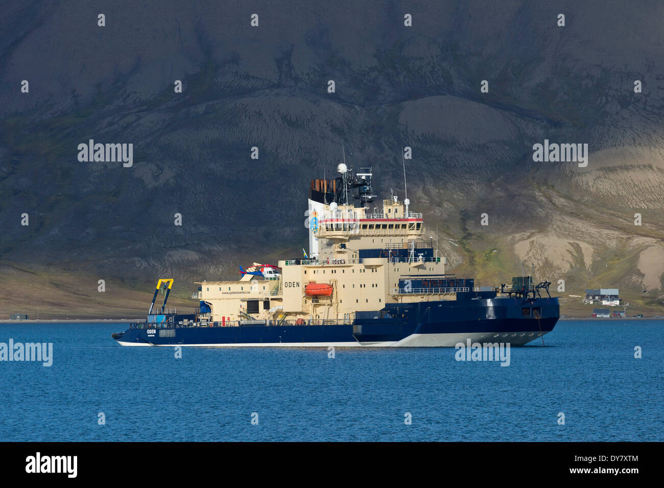 Oden, schwedische Forschungsschiff und Eisbrecher, Isfjorden, Longyearbyen, Svalbard-Archipel Spitzbergen Insel Stockfoto