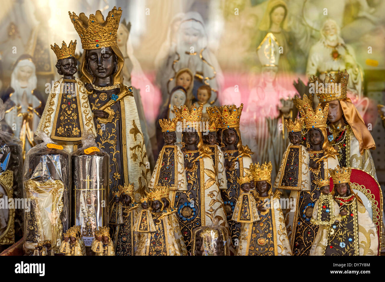 Schwarzen Madonna als Andenken, Geschenk-Shop, Altötting, Upper Bavaria, Bavaria, Germany Stockfoto