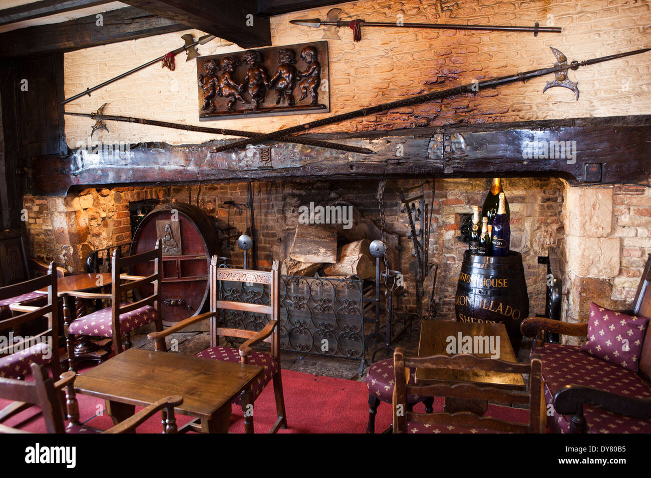 Grossbritannien England East Sussex Rye Mermaid Inn Riesiger Kamin In Der Bar Stockfotografie Alamy