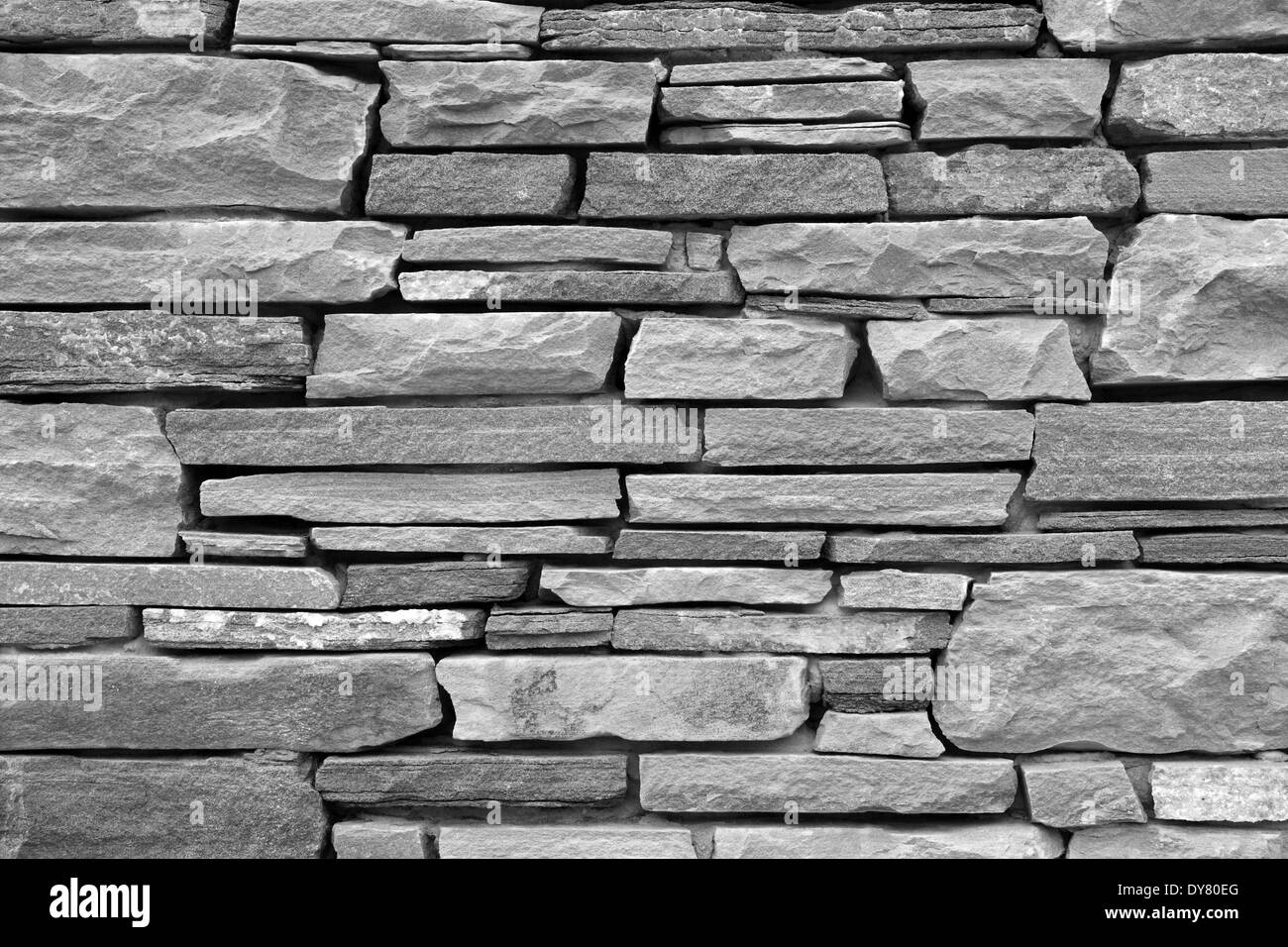 Close-up alten Mauer aus schlanken Granit Ziegel. Graue Mauer als Hintergrund. Stockfoto