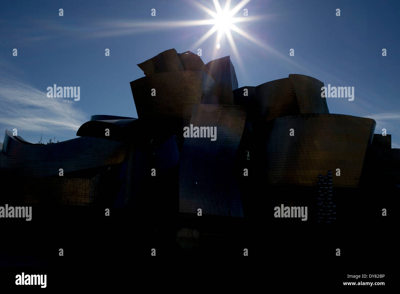 Silhouette des Guggenheim Museum Bilbao Stockfoto