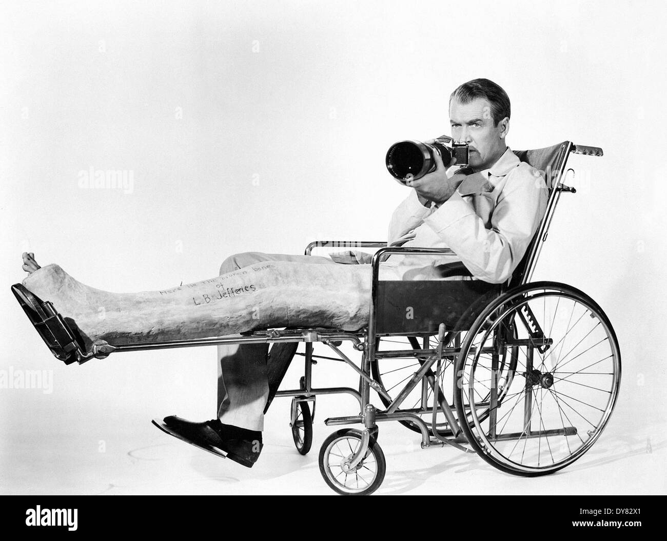 Hintere Fenster - James Stewart - Regie: Alfred Hitchcock - 1954 Stockfoto