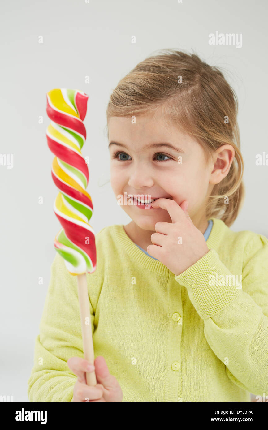 Deutschland, Mädchen mit Lolly pop Stockfoto Deutschland, Mädchen mit Lolly pop Stockfoto